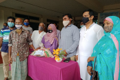 সোনাতলা পৌরসভায় ভিজিএফের চাল বিতরণ