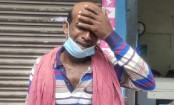 টাকা না দেওয়ায় বাবার সামনে কোপাতে থাকে ছেলের লাশ 