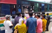 শিথিল লকডাউনে শর্ত ভেঙে চলছে গণপরিবহন