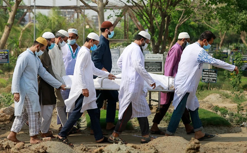 খালি নেই আইসিইউ; ছেলেকে বাঁচাতে মা ছাড়লেন বেড, ঘণ্টা খানিক পরেই মায়ের মৃত্যু