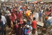 কঠোর লকডাউন: ঢাকায় রাস্তায় মানুষ ও যানবাহন বেড়েছে