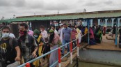 ঢাকায় ছুটে আসছে মানুষ