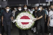 বঙ্গবন্ধুর প্রতিকৃতিতে ভারতের হাই কমিশনারের বিনম্র শ্রদ্ধা
