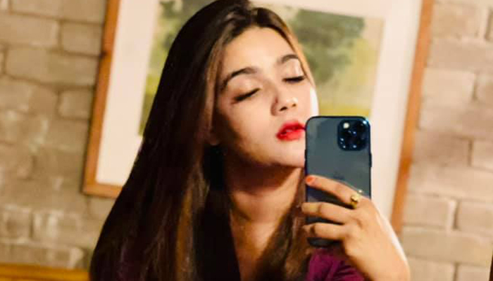 পৃথিবীর সবচেয়ে সুখী মানুষ মাহিয়া মাহি