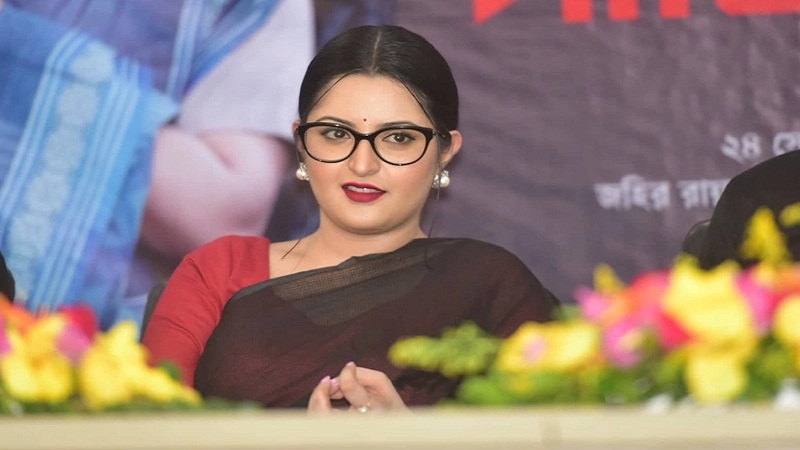 এখন নয়, জবাব দেব পর্দায় : পরীমণি