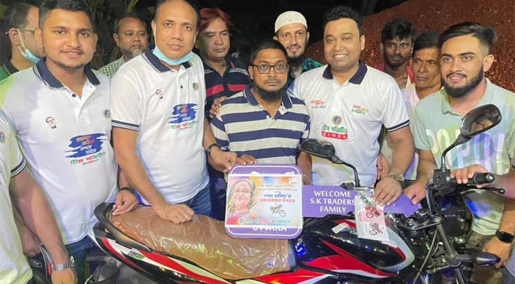 নতুন বাইক পেলেও আর ভাড়া খাটবেন না সেই চালক