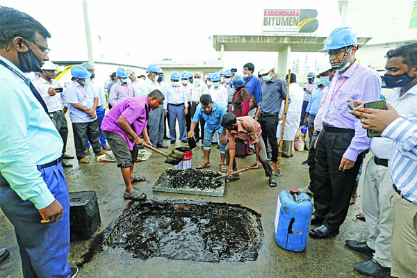 বসুন্ধরার উৎপাদিত উন্নত বিটুমিন দেশের অর্থ বাঁচাবে
