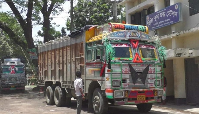 হিলি স্থলবন্দর দিয়ে আমদানি-রপ্তানি শুরু