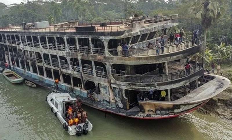 লঞ্চে অগ্নিকাণ্ডে ঝালকাঠি থানায় অপমৃত্যু মামলা
