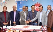 কেক কেটে কালের কণ্ঠের যুগপূর্তি উদযাপনের সূচনা
