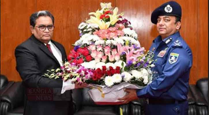 প্রধান বিচারপতির সঙ্গে সৌজন্য সাক্ষাৎ আইজিপির
