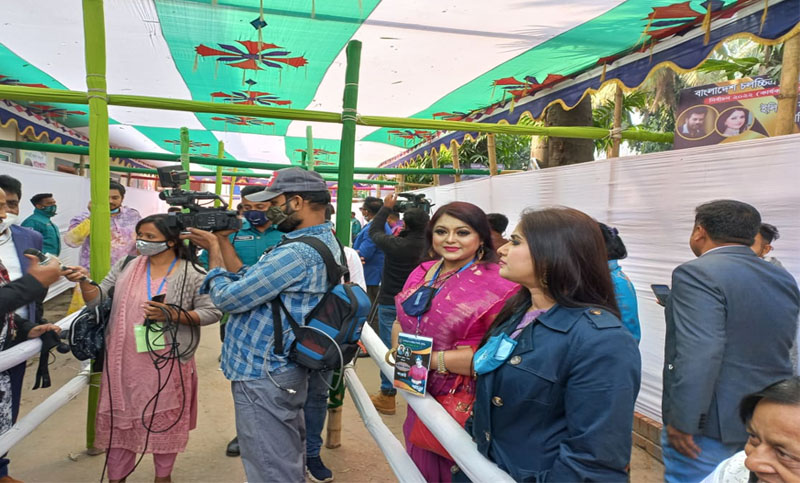 কঠোর নিরাপত্তায় চলছে শিল্পী সমিতির নির্বাচন
