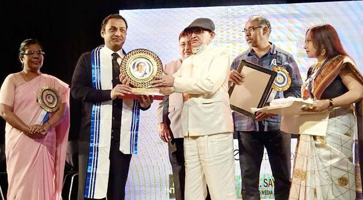 মাদার তেরেসা অ্যাওয়ার্ডে ভূষিত সায়েম সোবহান আনভীর 