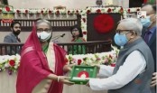 স্বাধীনতা পদক দিলেন প্রধানমন্ত্রী
