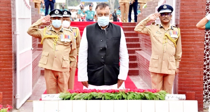 শহীদ পুলিশ সদস্যদের প্রতি স্বরাষ্ট্রমন্ত্রী ও আইজিপির শ্রদ্ধা