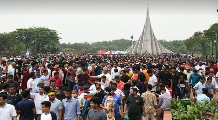 জাতীয় স্মৃতিসৌধে মানুষের ঢল
