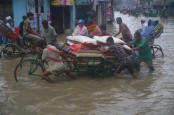 সিলেট ও সুনামগঞ্জে বন্যা পরিস্থিতির অবনতি, লক্ষাধিক মানুষ পানিবন্দি
