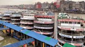 ভিড় নেই সদরঘাটে
