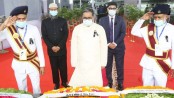 বঙ্গবন্ধুর প্রতিকৃতিতে প্রধান বিচারপতির শ্রদ্ধা