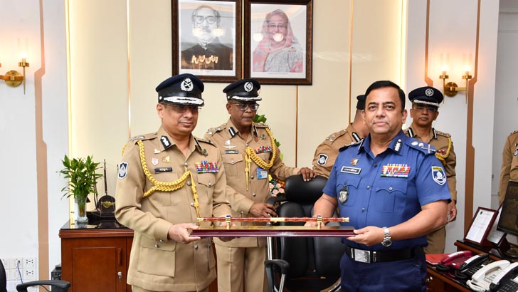 আইজিপির দায়িত্ব নিলেন চৌধুরী আবদুল্লাহ আল-মামুন