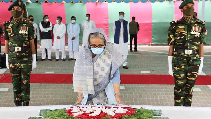 বঙ্গবন্ধুর সমাধিতে প্রধানমন্ত্রীর শ্রদ্ধা

