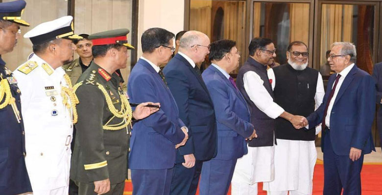 সিঙ্গাপুরে স্বাস্থ্য পরীক্ষা শেষে দেশে ফিরলেন রাষ্ট্রপতি