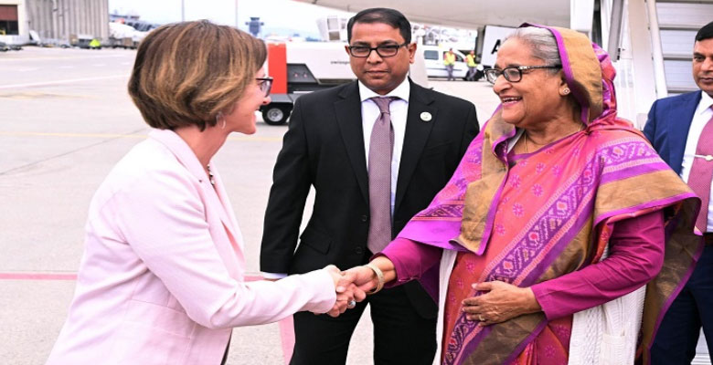 সুইজারল্যান্ড পৌঁছেছেন প্রধানমন্ত্রী
