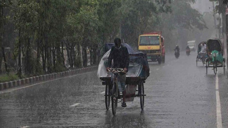 ভারী বৃষ্টির সম্ভাবনা, তাপমাত্রা কমতে পারে ৩ ডিগ্রি